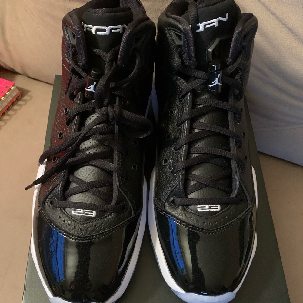 Jordan B’Loyal Sneakers